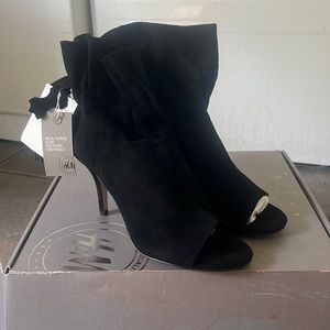 H&M Suede Ankle Boots black